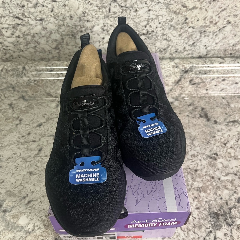 Skechers Women's Black Sneakers with Memory Foam - Picture 2 of 4
